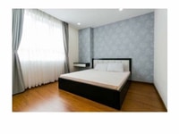 Cần người làm sáng đi chiều về Cần người làm sáng đi chiều về