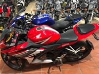 Honda CBR 150R chính chủ Nhập Thái biển Thủ đô Honda CBR 150R chính chủ Nhập Thái biển Thủ đô