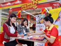 Cần tuyển gấp nam nữ bán hàng tại cửa hàng Cần tuyển gấp nam nữ bán hàng tại cửa hàng