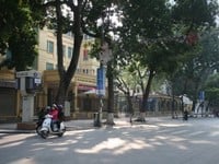 Cho thuê nhà mặt phố Hai Bà Trưng ,DT130m2x3T, mặt tiền đẹp 5.5m Cho thuê nhà mặt phố Hai Bà Trưng ,DT130m2x3T, mặt tiền đẹp 5.5m
