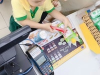 Chồng tôi thường xuyên đi công tác, bé lớn 8 tuổi đi học cả ngày. Chồng tôi thường xuyên đi công tác, bé lớn 8 tuổi đi học cả ngày.