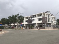 Chính chủ bán biệt thự vườn, q7, view sông, 1 trệt, 2 lầu, giá: 10.2ty Chính chủ bán biệt thự vườn, q7, view sông, 1 trệt, 2 lầu, giá: 10.2ty