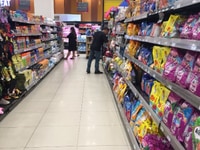 Quầy hàng sắp khai trương tuyển gấp nhân viên bán hàng . Quầy hàng sắp khai trương tuyển gấp nhân viên bán hàng .