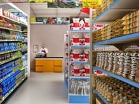 Cần tuyển gấp nhân viên Nam Nữ bán hàng. Cần tuyển gấp nhân viên Nam Nữ bán hàng.