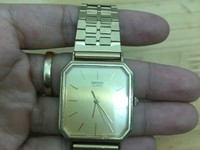 Bán đồng hồ seiko mặt vuông lắc kê vàng Bán đồng hồ seiko mặt vuông lắc kê vàng