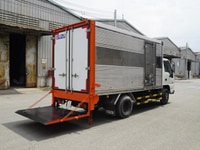 Cần bán xe Isuzu QKR đời 2019, màu trắng, giá 600tr bửng nâng Cần bán xe Isuzu QKR đời 2019, màu trắng, giá 600tr bửng nâng