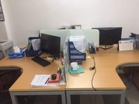 Bàn cum 4 bàn vách kính thanh lý rẻ Bàn cum 4 bàn vách kính thanh lý rẻ