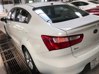 Bán Kia RIO sedan 1.4MT màu trắng số sàn nhập Hàn Quốc 2016 biển SG Bán Kia RIO sedan 1.4MT màu trắng số sàn nhập Hàn Quốc 2016 biển SG
