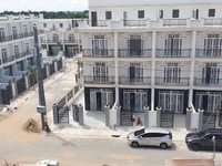 Khu nhà 1 trệt 2 lầu mới xây phong cách Châu Âu mặt tiền đường 30m,SHR Khu nhà 1 trệt 2 lầu mới xây phong cách Châu Âu mặt tiền đường 30m,SHR