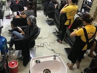 Salon tuyển thợ nữ phụ, nam chính và phụ làm tại Quận 3, lương cao Salon tuyển thợ nữ phụ, nam chính và phụ làm tại Quận 3, lương cao