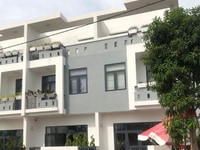 Vietcombank thanh lý 10 căn nhà phố 1 trệt 2 lầu, 90m2, shr, thổ cư. Vietcombank thanh lý 10 căn nhà phố 1 trệt 2 lầu, 90m2, shr, thổ cư.