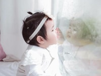 cần người chăm sóc em bé và một người làm việc nhà cần người chăm sóc em bé và một người làm việc nhà