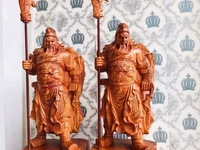 Tượng gỗ Quan Công trấn ải có áo choàng _ Mỹ nghệ Âu Lạc Tượng gỗ Quan Công trấn ải có áo choàng _ Mỹ nghệ Âu Lạc
