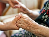 Mình tuyên 1 người dọn nhà nấu cơm và 1 người chăm người già Mình tuyên 1 người dọn nhà nấu cơm và 1 người chăm người già