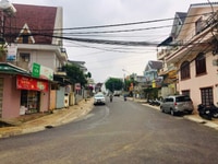 Cần bán gấp căn nhà ngày chính giữa trung tâm chợ Cần bán gấp căn nhà ngày chính giữa trung tâm chợ