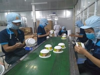 Cần gấp 5 công nhân nam/nữ đóng gói - dán tem mác cho sản phẩm Cần gấp 5 công nhân nam/nữ đóng gói - dán tem mác cho sản phẩm