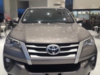 Toyota Fortuner 2.4MT,4x2, tăng phiếu dầu, giảm chỉ còn 979 triệui Toyota Fortuner 2.4MT,4x2, tăng phiếu dầu, giảm chỉ còn 979 triệui