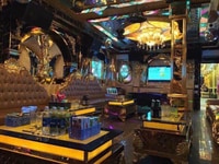 Cần sang gấp Quán karaoke có 5 lầu Thang máy. Tổng 12 phòng Cần sang gấp Quán karaoke có 5 lầu Thang máy. Tổng 12 phòng