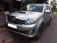 Cần bán xe Fortuner 2015 số sàn, máy dầu, màu bạc Cần bán xe Fortuner 2015 số sàn, máy dầu, màu bạc