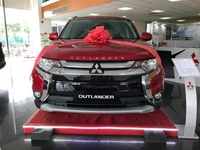 Chỉ cần 200tr,khách yêu rinh ngay em outlander màu đỏ,nhập 100% Chỉ cần 200tr,khách yêu rinh ngay em outlander màu đỏ,nhập 100%