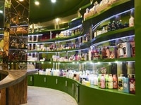 Cần tuyển 2 nam nữ phụ bán hàng tại shop mỹ phẩm Cần tuyển 2 nam nữ phụ bán hàng tại shop mỹ phẩm
