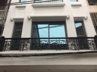 Cho thuê khách sạn mặt phố Nguyễn Chánh dt 180m2 x 6 tầng MT 12m Cho thuê khách sạn mặt phố Nguyễn Chánh dt 180m2 x 6 tầng MT 12m