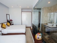 Cho thuê khách sạn 6 tầng 28 phòng đường Lê Bình. Cho thuê khách sạn 6 tầng 28 phòng đường Lê Bình.
