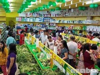 Cần tuyển gấp nhân viên nam nữ bán hàng tại quầy siêu thị mini Cần tuyển gấp nhân viên nam nữ bán hàng tại quầy siêu thị mini