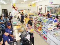 Cửa hàng cần tuyển gấp 5 nhân viên bán hàng Cửa hàng cần tuyển gấp 5 nhân viên bán hàng