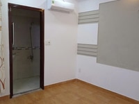 Có phòng cho thuê có máy lạnh, và phòng có cửa mát, toilet phòng Có phòng cho thuê có máy lạnh, và phòng có cửa mát, toilet phòng