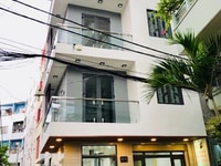 Cần bán nhà, trệt, 4 lầu, có 4 phòng ngủ, Cần bán nhà, trệt, 4 lầu, có 4 phòng ngủ,