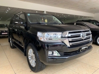 Toyota Landcruiser sản xuất 2016 chạy hơn 3 vạn km. 1 chủ tư đầu Toyota Landcruiser sản xuất 2016 chạy hơn 3 vạn km. 1 chủ tư đầu