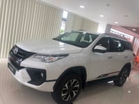 Toyota fortuner TRD thể thao màu trắng giao ngay khuyến mã tốt Toyota fortuner TRD thể thao màu trắng giao ngay khuyến mã tốt