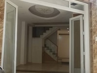 Nhà thoáng 1 trệt, 2 lầu, nhà thiết kế theo phong cách cổ điển Nhà thoáng 1 trệt, 2 lầu, nhà thiết kế theo phong cách cổ điển