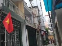Nhà Phú Nhuận ngang 4,1m, hẽm 3m, 15m ra xe hơi né. Nhà Phú Nhuận ngang 4,1m, hẽm 3m, 15m ra xe hơi né.