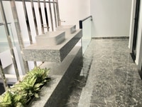 Nguyên căn mặt tiền trần não 18$/M, 1 sàn 130m giá 50tr/th Nguyên căn mặt tiền trần não 18$/M, 1 sàn 130m giá 50tr/th