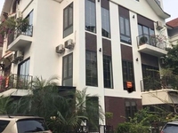Cho thuê nhà biệt thự mễ trì thượng 130m x 4T,mt 8m vỉa hè rộng 3 ô tô Cho thuê nhà biệt thự mễ trì thượng 130m x 4T,mt 8m vỉa hè rộng 3 ô tô