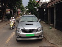 Bán Toyota Fortuner số sàn 2016 máy dầu màu Bạc gia đình Bán Toyota Fortuner số sàn 2016 máy dầu màu Bạc gia đình