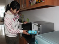 Cần tìm 2 người giúp việc nhà 1 chăm em bé 1 chăm người già Cần tìm 2 người giúp việc nhà 1 chăm em bé 1 chăm người già