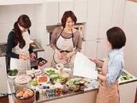 Cần tìm gấp 1 người trông em bé 1 người giúp việc nhà 1 chăm người già Cần tìm gấp 1 người trông em bé 1 người giúp việc nhà 1 chăm người già
