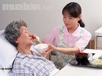 Cần tuyển người giúp việc chăm người già nằm một chỗ Cần tuyển người giúp việc chăm người già nằm một chỗ