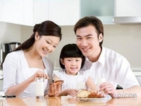 Gia đình tôi đang cần cô giúp việc ăn ở lại nhà cùng ông bà. Gia đình tôi đang cần cô giúp việc ăn ở lại nhà cùng ông bà.