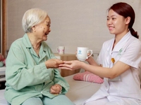 Tìm người ít vướng bận gia đình làm việc tại nhà tôi bao ăn ở tại chổ Tìm người ít vướng bận gia đình làm việc tại nhà tôi bao ăn ở tại chổ