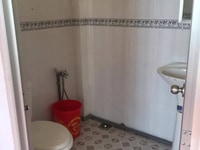Phòng tiện nghi, có balcon, WC riêng, DT 30m2, giá 4tr Phòng tiện nghi, có balcon, WC riêng, DT 30m2, giá 4tr
