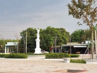 Bán gấp lô đất đối diện trung tâm thương mại, dt: 5x21.48, giá 2 tỷ Bán gấp lô đất đối diện trung tâm thương mại, dt: 5x21.48, giá 2 tỷ