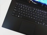 Cần bán laptop dell xps15 máy mới sách tay us Cần bán laptop dell xps15 máy mới sách tay us