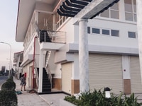 Mặt tiền khu thương mại thuận kiện kinh doanh buôn bán Mặt tiền khu thương mại thuận kiện kinh doanh buôn bán