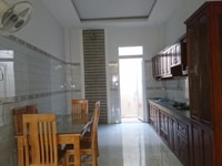 Nhà 2 lầu 4 phòng ngủ 240m2 sân xe hơi giá 15tr/th Nhà 2 lầu 4 phòng ngủ 240m2 sân xe hơi giá 15tr/th
