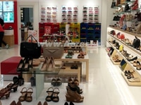 Shop thời trang tuyển nhân viên nam nữ bán hàng Shop thời trang tuyển nhân viên nam nữ bán hàng