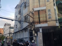 Bán Nha 2MNTB Hoàng Hoa Thám 4m dài 20m XD 3L giá 9.8 tỷ Bán Nha 2MNTB Hoàng Hoa Thám 4m dài 20m XD 3L giá 9.8 tỷ